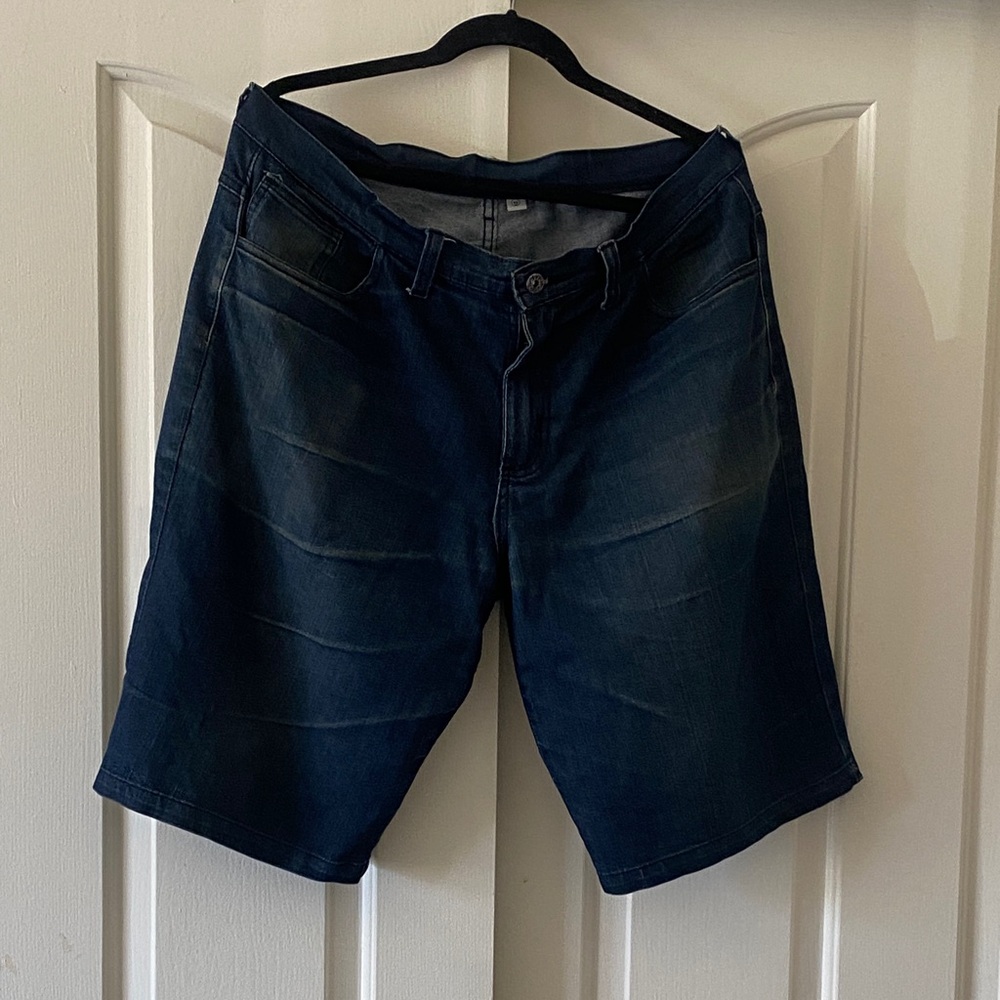 Vintage  Men's Blue Denim Shorts. Size 48